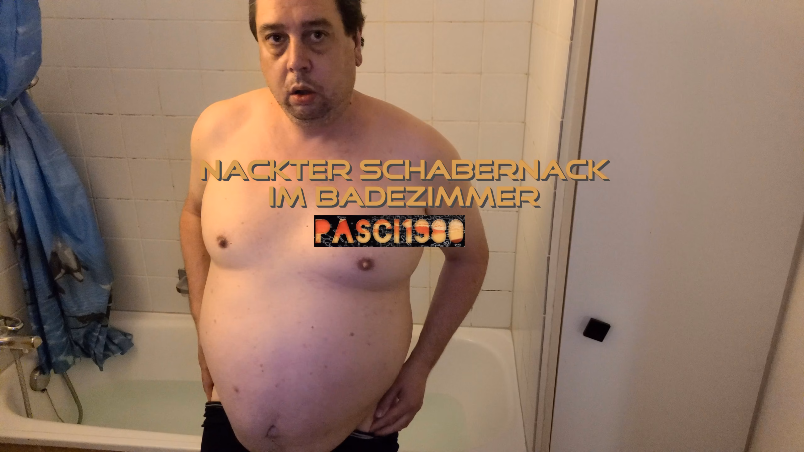 Nackter Schabernack im Badezimmer